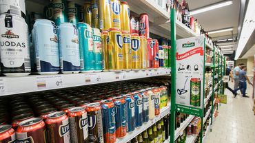 Власти Литвы отказываются от идеи специализированных алкогольных магазинов