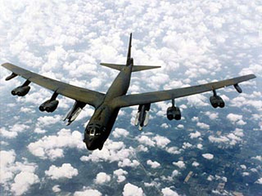 Бомбардировщик ВВС США В-52 упал в Тихий океан. Он мог нести ядерное оружие