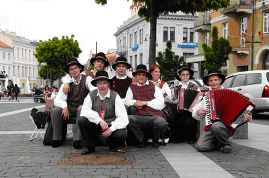 Приглашает «Linksmuolė»                                                                 - В Висагинасе