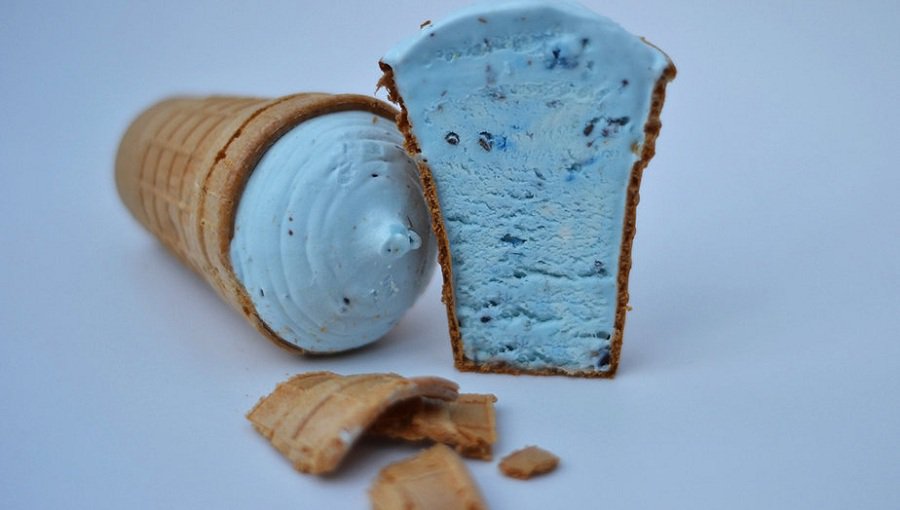 В Белоруссии выпустили голубой пломбир со вкусом васильков - Это интересно