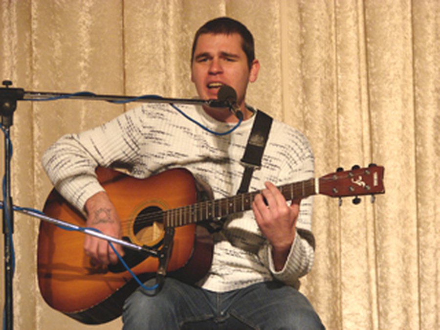 Гитара – это маленькое чудо

 - В Висагинасе