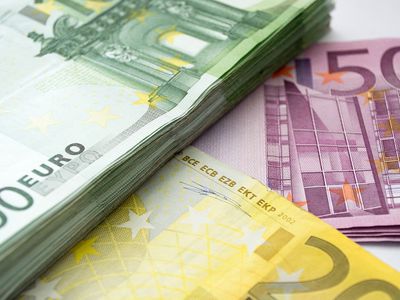 Сейм решил ограничить взаиморасчеты наличными суммой 5 тыс. евро - Литва и страны Балтии