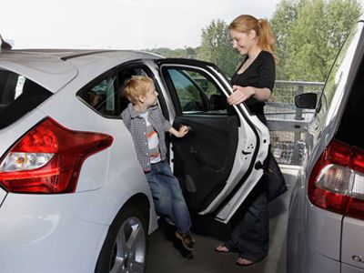 Ford придумал способ защиты дверей от царапин                                 - Хобби, отдых и развлечения