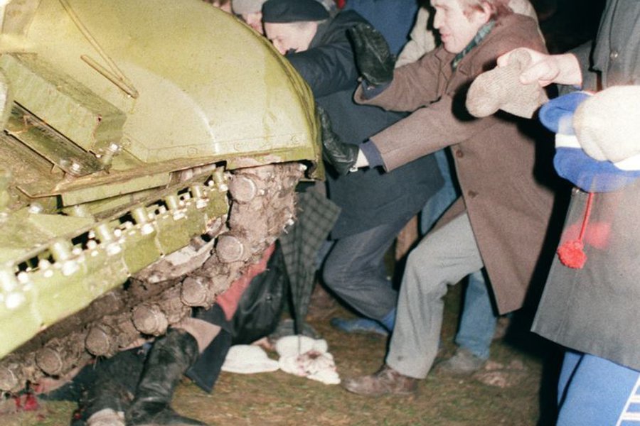 Литва выдала ордер на арест участников штурма Вильнюсской телебашни                                 - Литва и страны Балтии