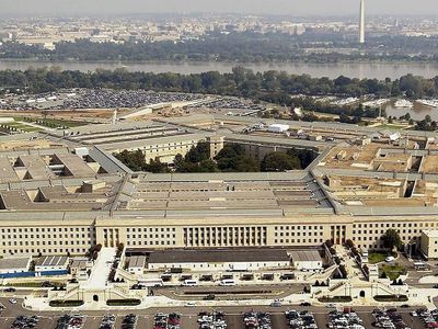 Пентагон направит на Ближний Восток комплексы Patriot, беспилотники и самолеты-разведчики - В Мире