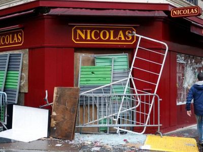 Париж 8 декабря станет закрытым городом - В Мире