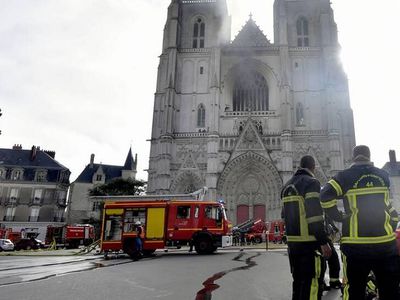 Пожар в соборе Святых Петра и Павла во французском городе Нант удалось потушить - В Мире