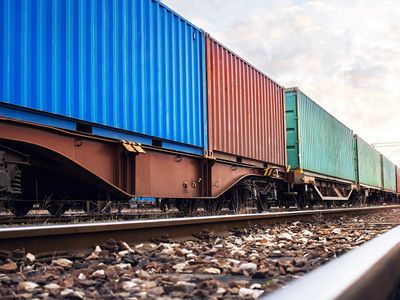 В прибывшем из Белоруссии грузовом поезде - более 26 тыс. пачек контрабандных сигарет - Происшествия и криминал