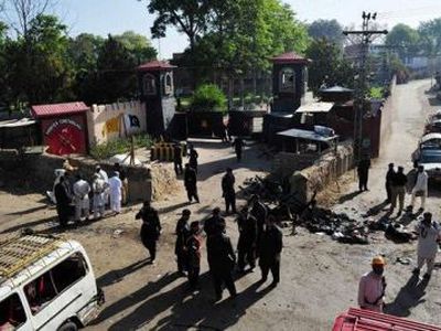 Sunerimo, kad atskleidė slaptą informaciją - Pasaulyje