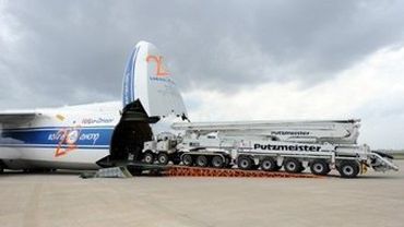 Ан-124 доставят в Японию гигантские насосы для охлаждения реакторов