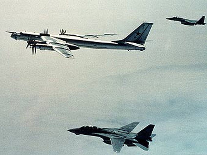 Американские истребители сопровождали российские бомбардировщики у берегов Аляски
