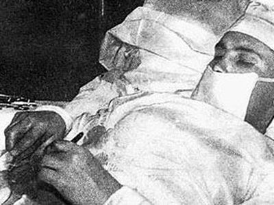 На Западе вспоминают и до сих пор чтут советского хирурга, который сам себе вырезал аппендикс на антарктической базе 
 - Наука и здоровье