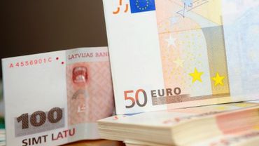 Латвийский экономист: введение евро поспособствует увеличению зарплат