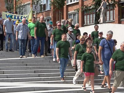 50-летие Висагинаса. Красочное  шествие от фонтана до площади Сантарвес (видео) - В Висагинасе