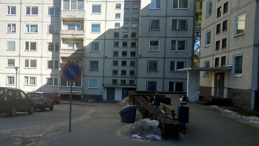 Горячая линия ТТС. Сделав реконструкцию двора проблему парковки не решили - В Висагинасе