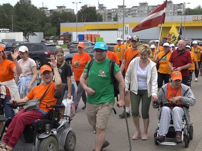 «Мы есть, мы здесь живем, мы активны!». Соревнования людей с недугом к 50-летию города (видео) - В Висагинасе