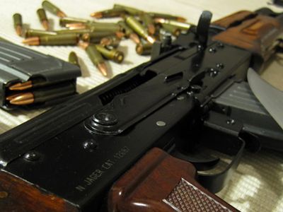 Украина: со складов во Львове похитили более пяти тысяч автоматов - Происшествия и криминал