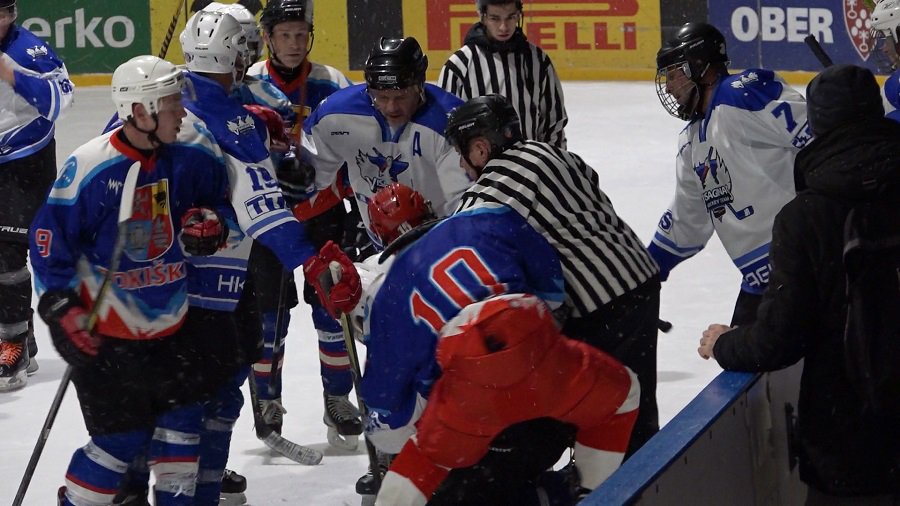 В матче между хоккеистами  Висагинаса и Рокишкис не обошлось без потасовки (видео) - Культурные и спортивные мероприятия