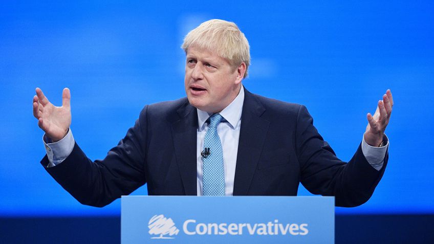 JK premjeras B. Johnsonas vėl nori suspenduoti parlamento veiklą