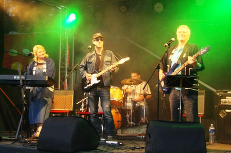 «Владеющий чарами песен, душою владеет любой ...»                                                                                                      - В Висагинасе