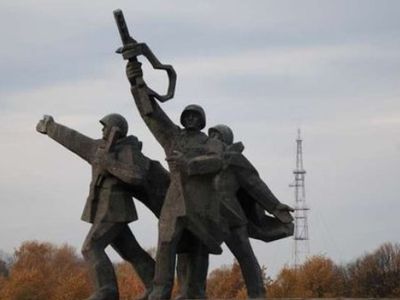 Жители Риги не поддерживают идею сноса памятника советским воинам-освободителям - Литва и страны Балтии