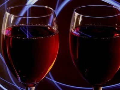 Британцы вкладывают деньги в алкоголь                                 - Хобби, отдых и развлечения