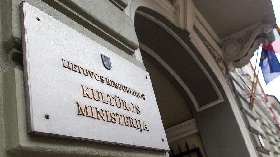 Зарплаты работников культуры увеличатся самое малое на 75 евро - Литва и страны Балтии