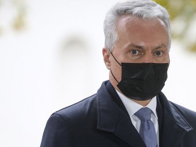 Президент Литвы назвал цинизмом случай вакцинации от COVID-19 вне графика - Литва и страны Балтии