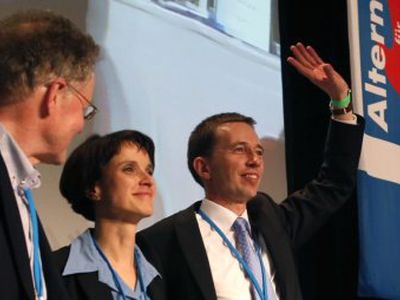 В Германии создана партия, выступающая за отказ от евро

 - В Мире