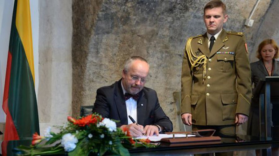 Ю.Олекас: расходы на оборону в следующем году увеличатся примерно на 50 млн. литов - Литва и страны Балтии