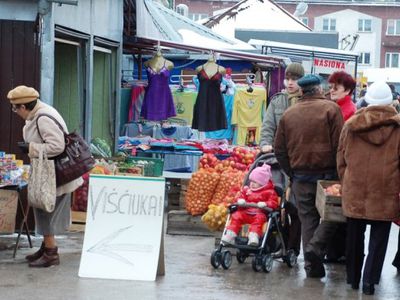 Перед Пасхой жители Литвы снова отправились в Польшу за покупками

                                 - Литва и страны Балтии