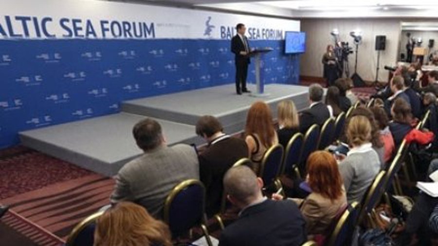 Олег Михайлов: Зачем Медведев капитулировал перед Литвой? - В Мире