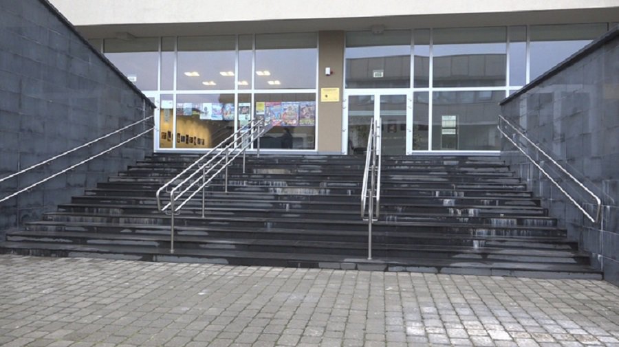 Ступеньки у «Draugystė». Плачем вместе с ними. Доколе? - В Висагинасе