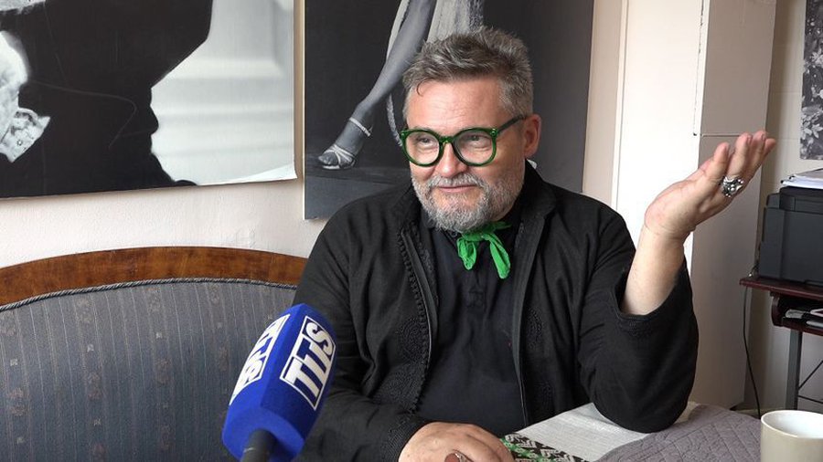 И снова выставка А. Васильева! «В ожидании праздничного чуда». 20 век: праздничные наряды и аксессуары - В Висагинасе