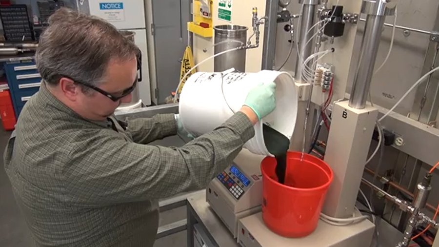 Учёные создали нефть из водорослей за час - Наука и здоровье