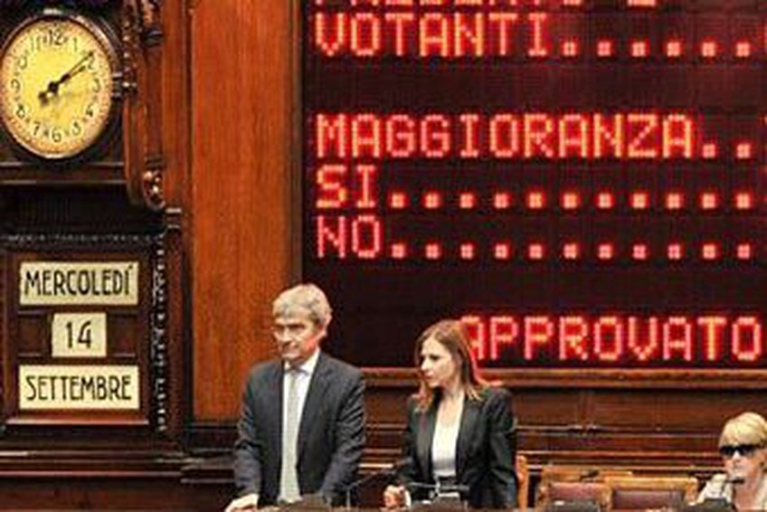 Итальянский парламент одобрил план сокращения расходов
                                