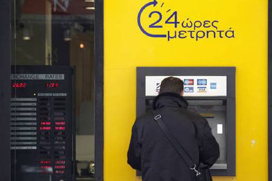 Греки опустошают банки - В Мире