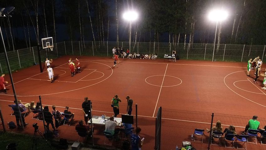 В Висагинасе прошел необычный баскетбольный турнир. (Видео)