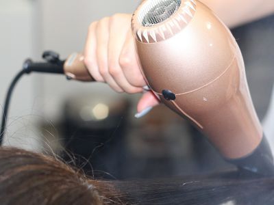 Премьер-министр Литвы: парикмахерские и школы в Литве откроют одновременно - Литва и страны Балтии