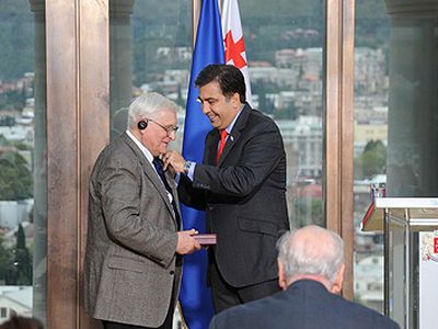 Президент Грузии наградил Олега Басилашвили Орденом Сияния - Культурные и спортивные мероприятия