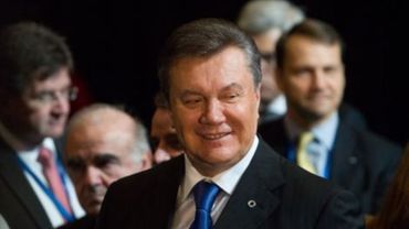 На фоне массовых протестов в Украине Янукович уехал в Китай