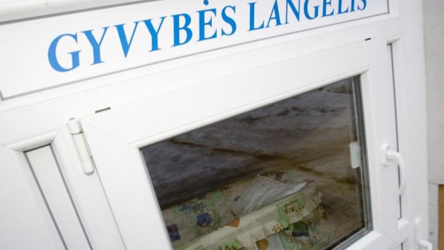 В Каунасе в «окне жизни» оставили младенца - Литва и страны Балтии