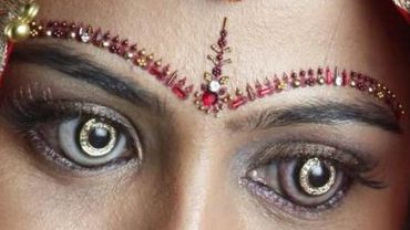 Глаз-алмаз: контактные линзы с бриллиантами