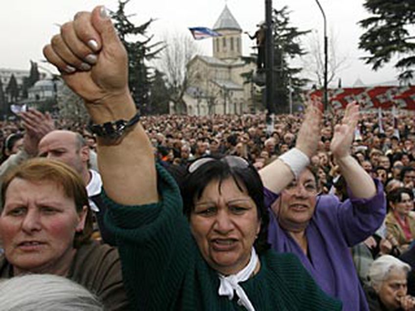 4000 оппозиционеров отмечают День независимости Грузии протестом