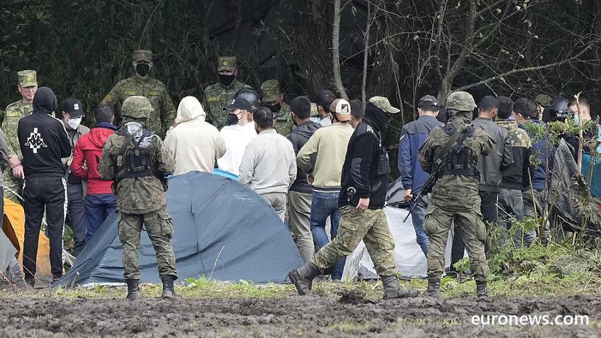 Lenkijos policija netoli sienos sulaikė „daugiau kaip 50“ migrantų