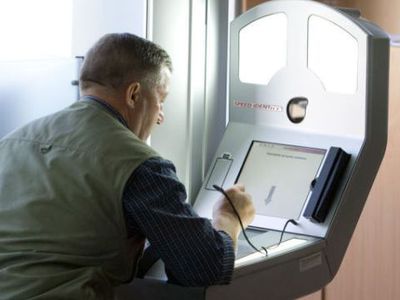 В Литве разрешили вписывать национальность в паспорт - Литва и страны Балтии