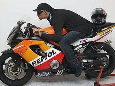 В одном из похоронных бюро Пуэрто-Рико покойника посадили на мотоцикл - Хобби, отдых и развлечения