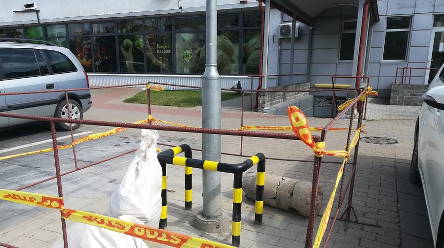 Устранение последствий неудачных парковок – за счет самоуправления (фотогалерея) - В Висагинасе