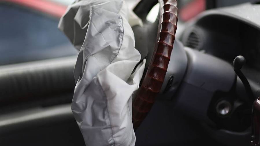 В США женщина погибла за рулем Honda, когда подушка безопасности Takata "выстрелила" в нее шрапнелью - В Мире