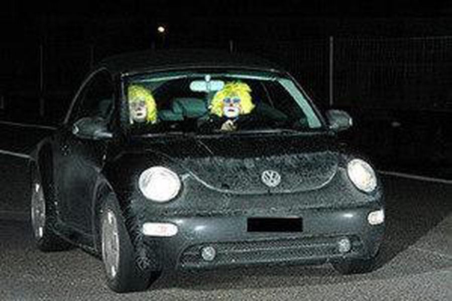 Швейцарская полиция за превышение скорости оштрафовала клоунов - Хобби, отдых и развлечения